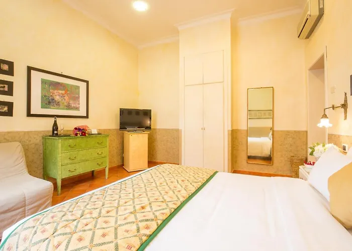 Caesar House Residenze Romane Отель типа "постель и завтрак" 3*
