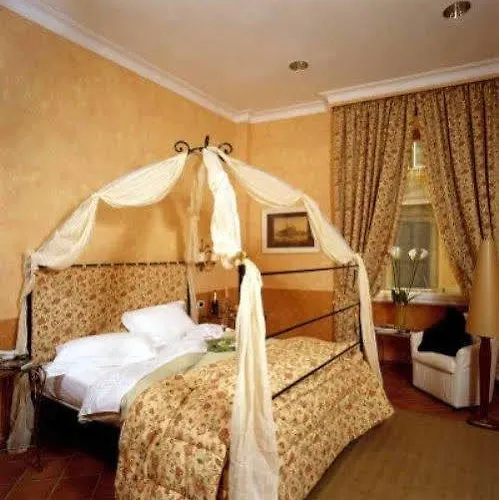 Отель типа "постель и завтрак" Caesar House Residenze Romane 3*